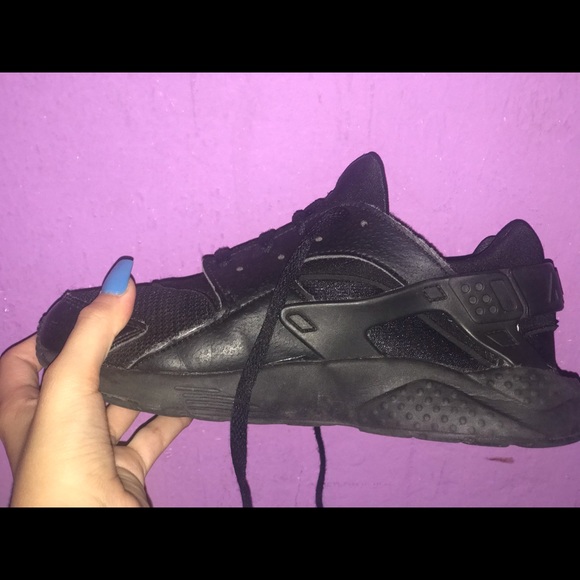 NIKE ALL BLACK HURACHES - Picture 3 of 3